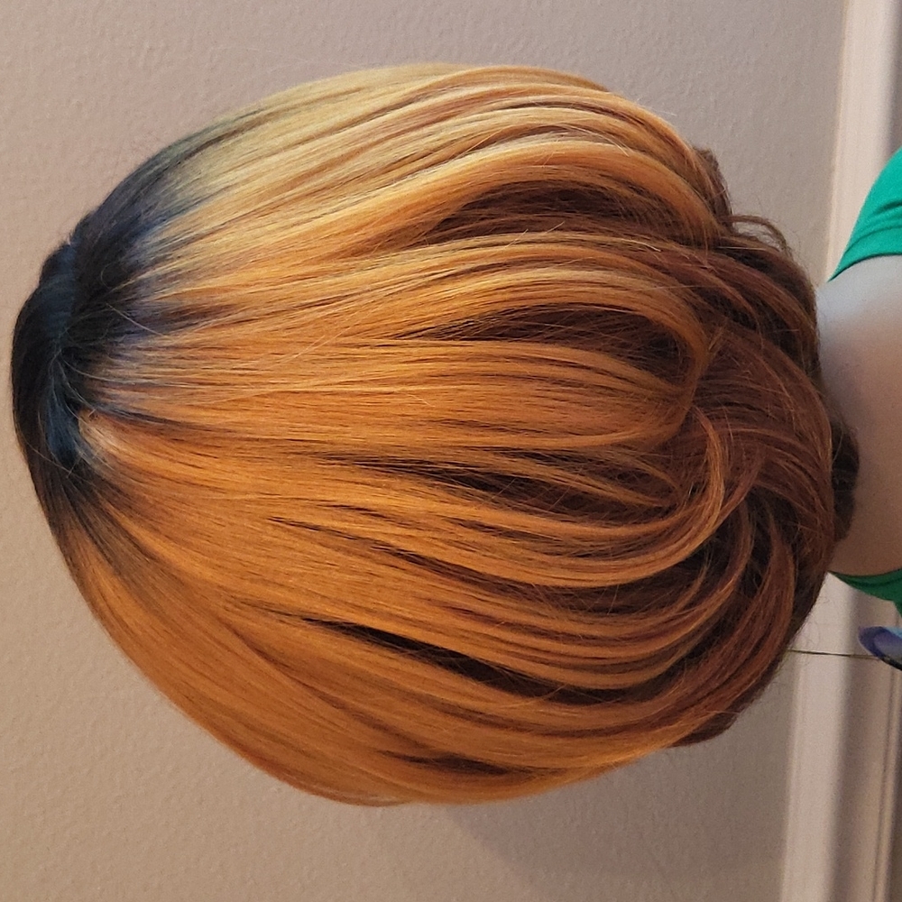 Short Multicolor Lace Front Wig - Picture 6 of 7